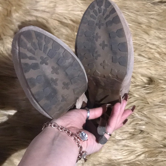 GUESS Heels - Picture 2 of 5